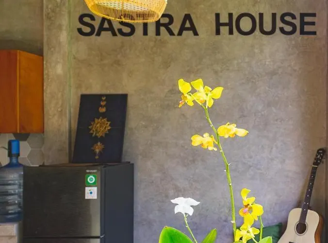 ホームステイ Sastra House